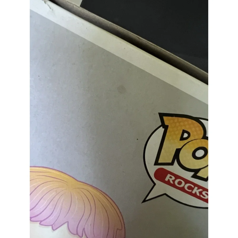 Funko Pop Rocks BTS V 107 Vinyl‎ Figure Kim Taehyung K-Pop Idol Collectible